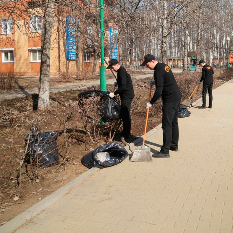 Уборка листьев в Алапаевске